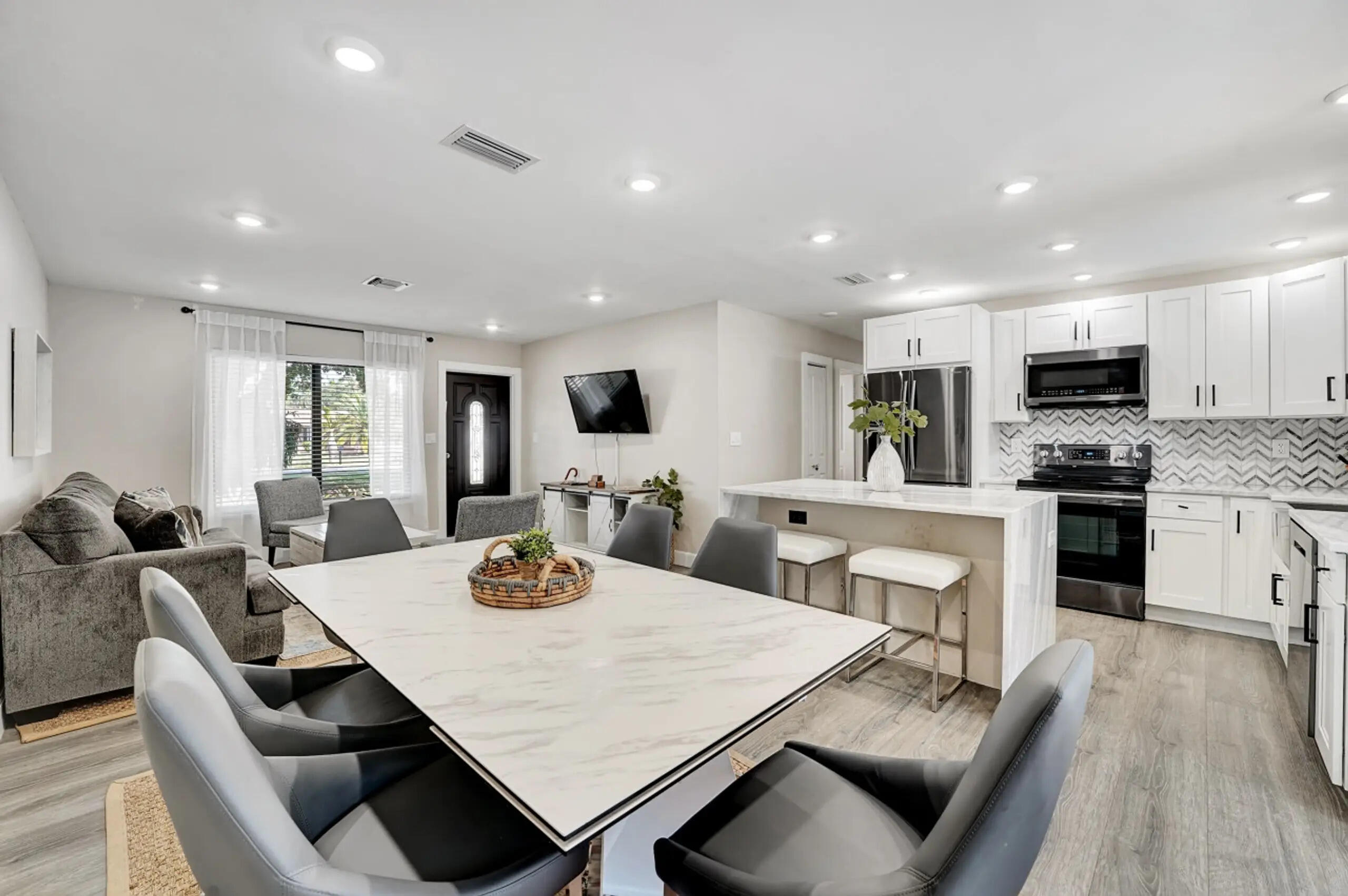 UNIVERSITY GARDENS - Residential