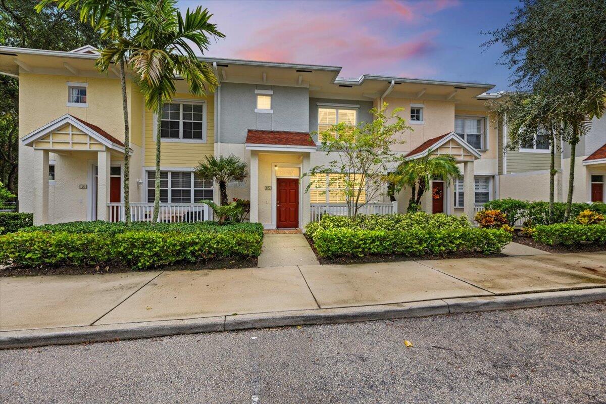 776 DAKOTA Drive 102