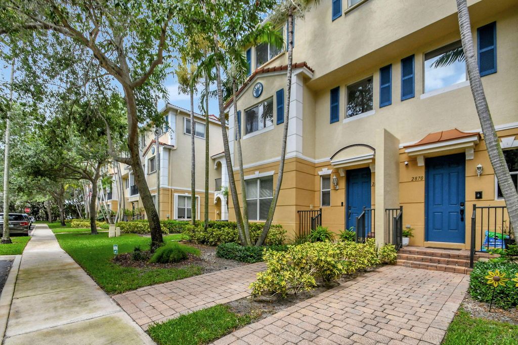 Photo of 2872 S Oasis Drive, Boynton Beach, FL 33426 (MLS # R10998045)