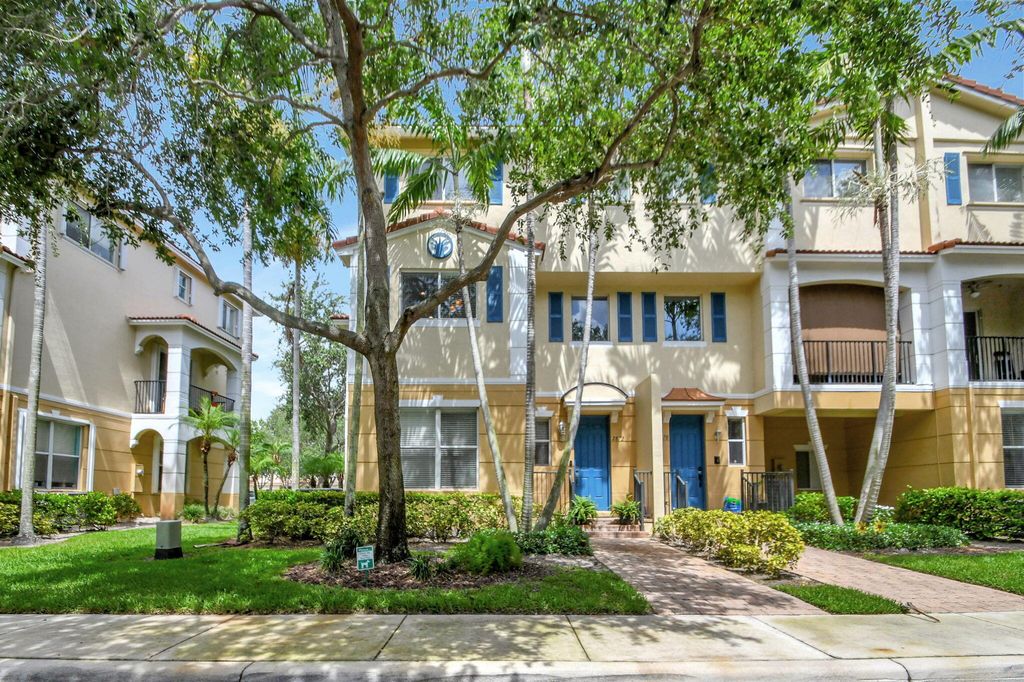 Photo of 2872 S Oasis Drive, Boynton Beach, FL 33426 (MLS # R10998045)