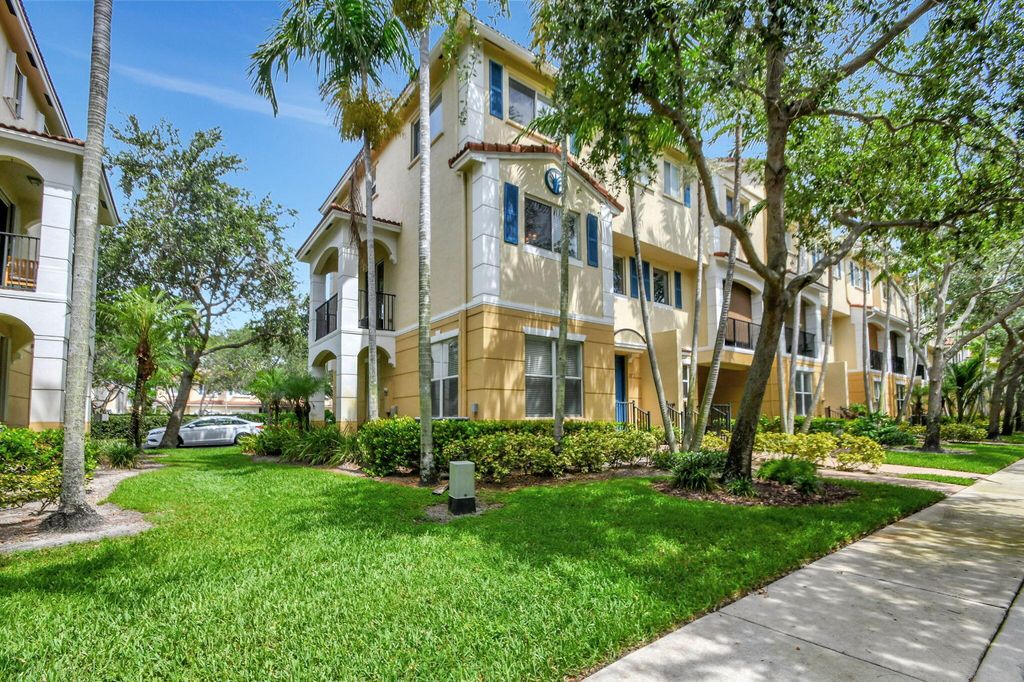 Photo of 2872 S Oasis Drive, Boynton Beach, FL 33426 (MLS # R10998045)