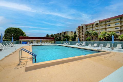 Tiny photo for 3661 Via Poinciana #410, Lake Worth, FL 33467 (MLS # R11161327)