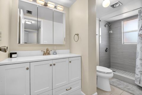 Tiny photo for 3661 Via Poinciana #410, Lake Worth, FL 33467 (MLS # R11161327)