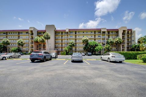 Tiny photo for 3661 Via Poinciana #410, Lake Worth, FL 33467 (MLS # R11161327)