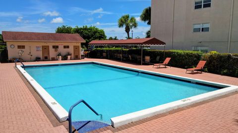Tiny photo for 3661 Via Poinciana #410, Lake Worth, FL 33467 (MLS # R11161327)