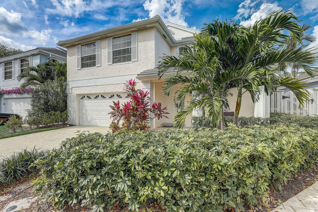 Photo of 35 Admirals Court, Palm Beach Gardens, FL 33418 (MLS # R10956573)