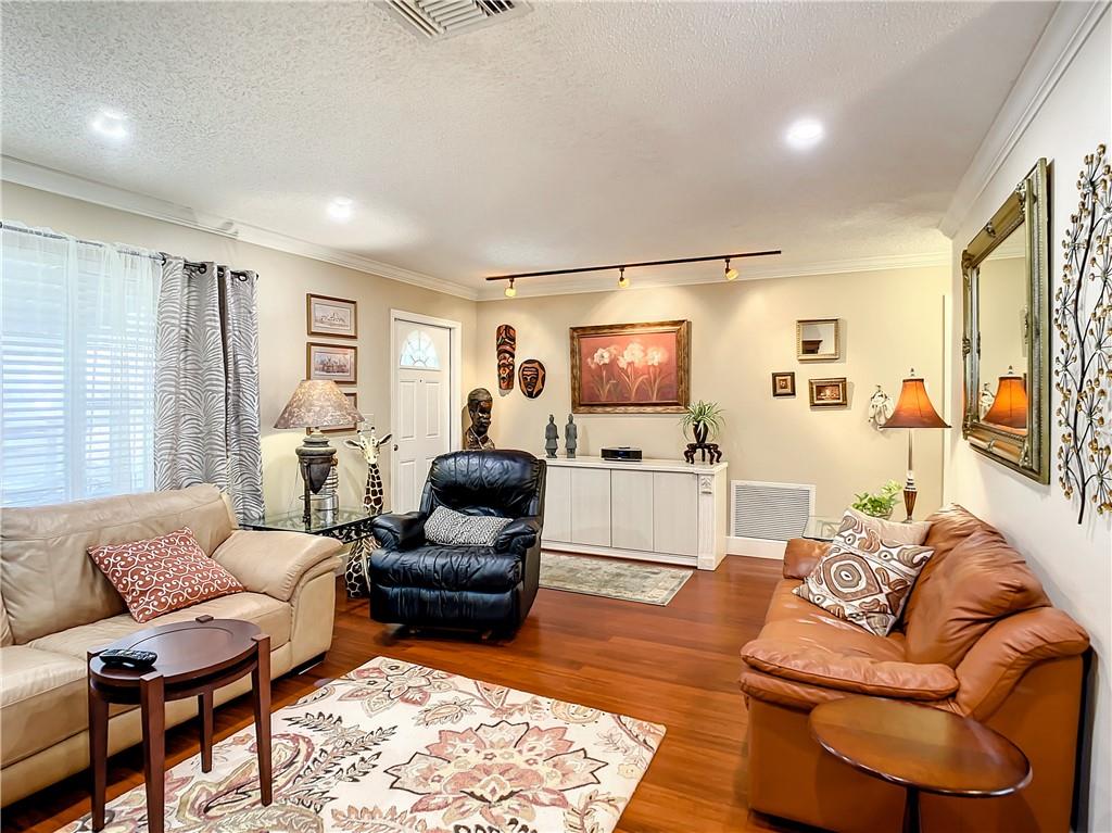 Lauderdale West 3 Sec 83- - Residential