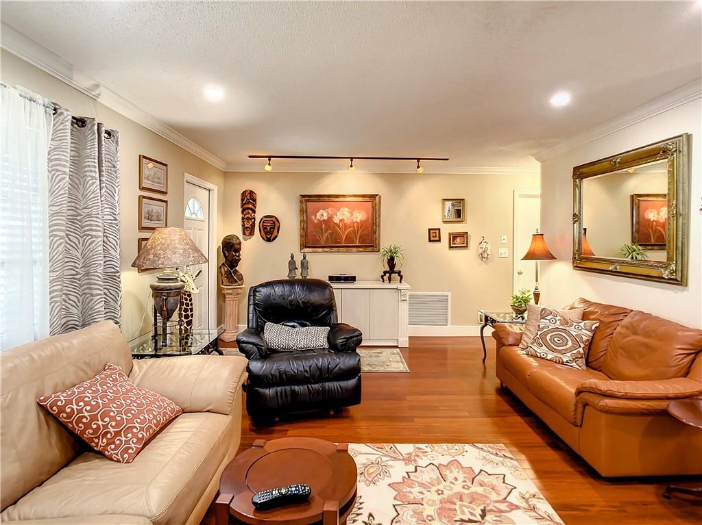 Lauderdale West 3 Sec 83- - Residential