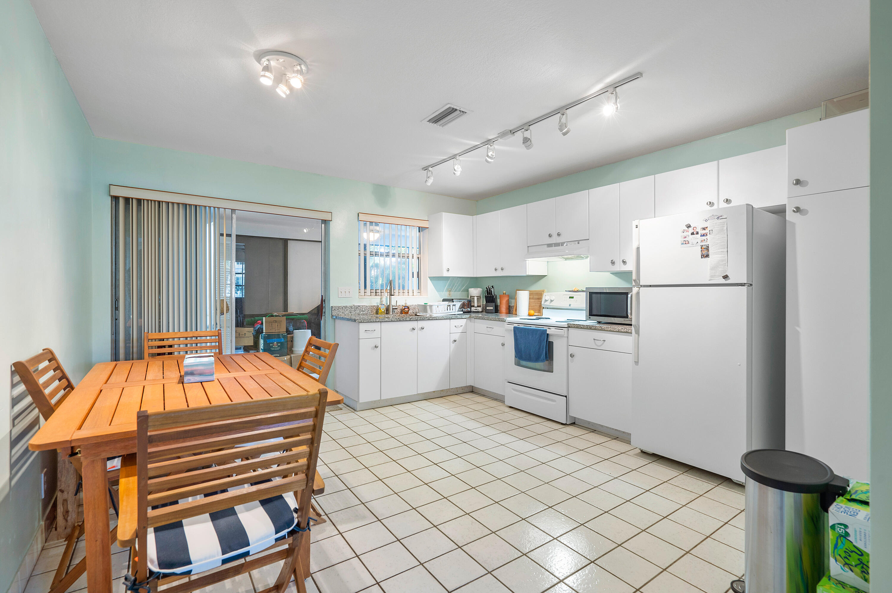 PALM BEACH SHORE ACRES - Residential Lease