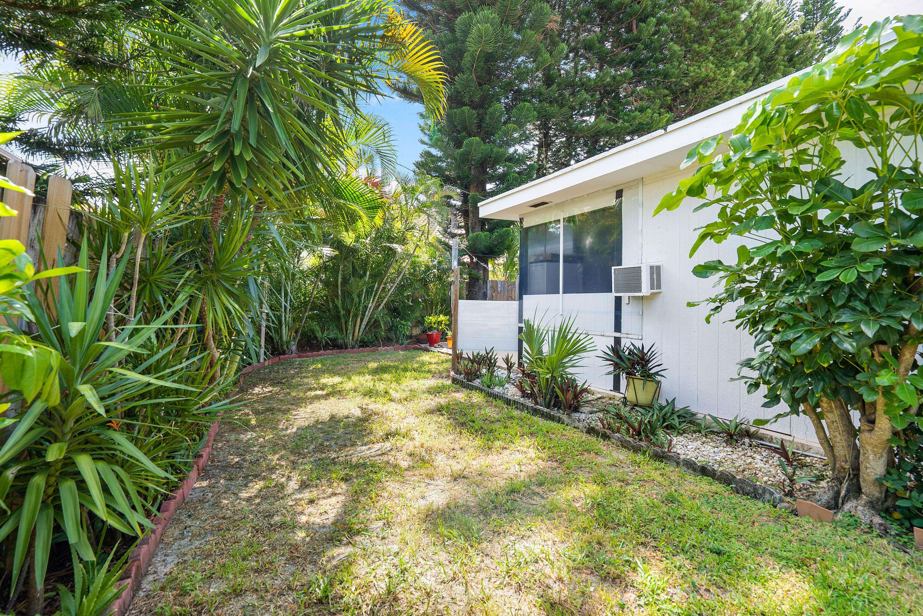 PALM BEACH SHORE ACRES - Residential Lease