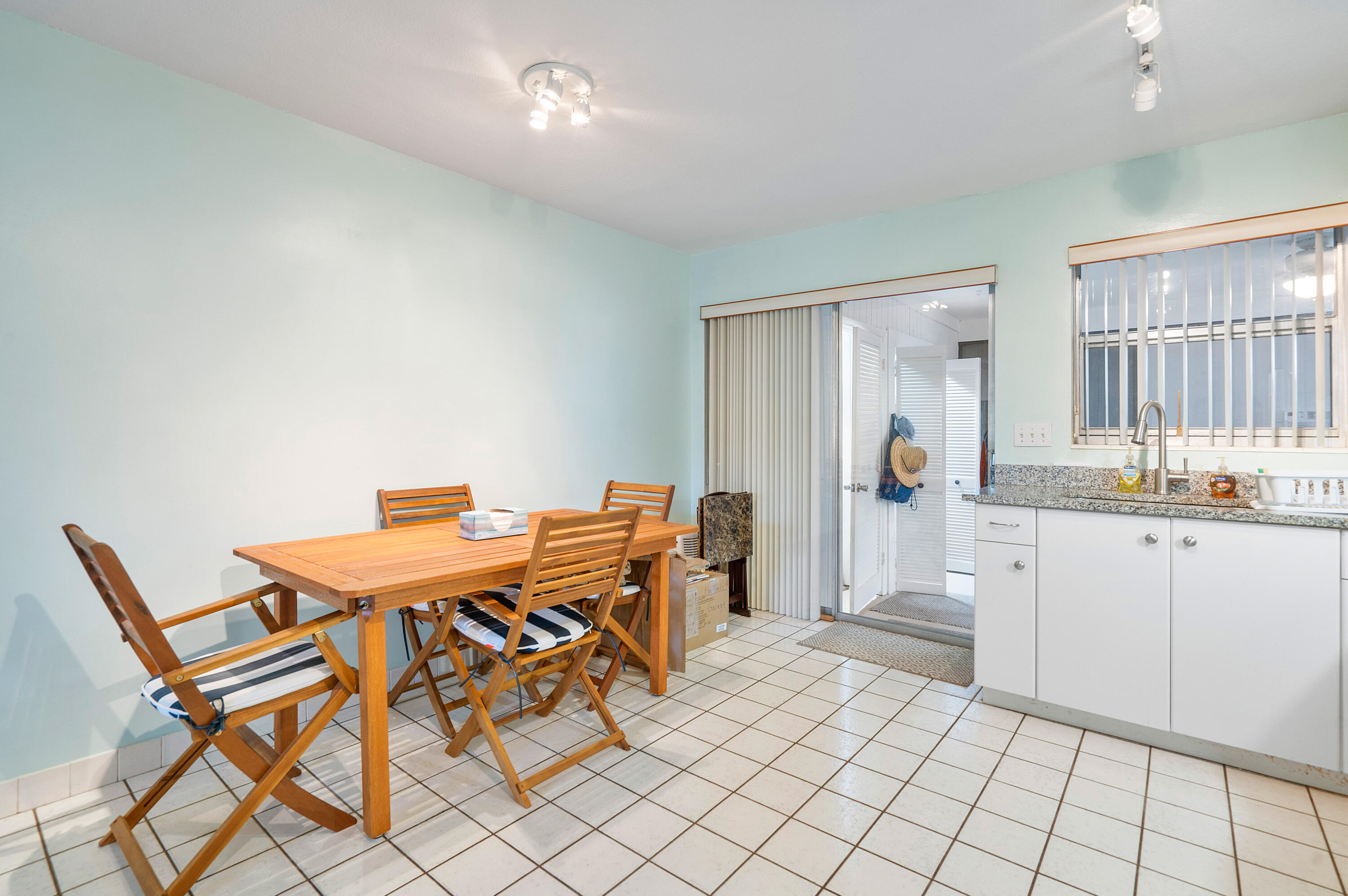 PALM BEACH SHORE ACRES - Residential Lease