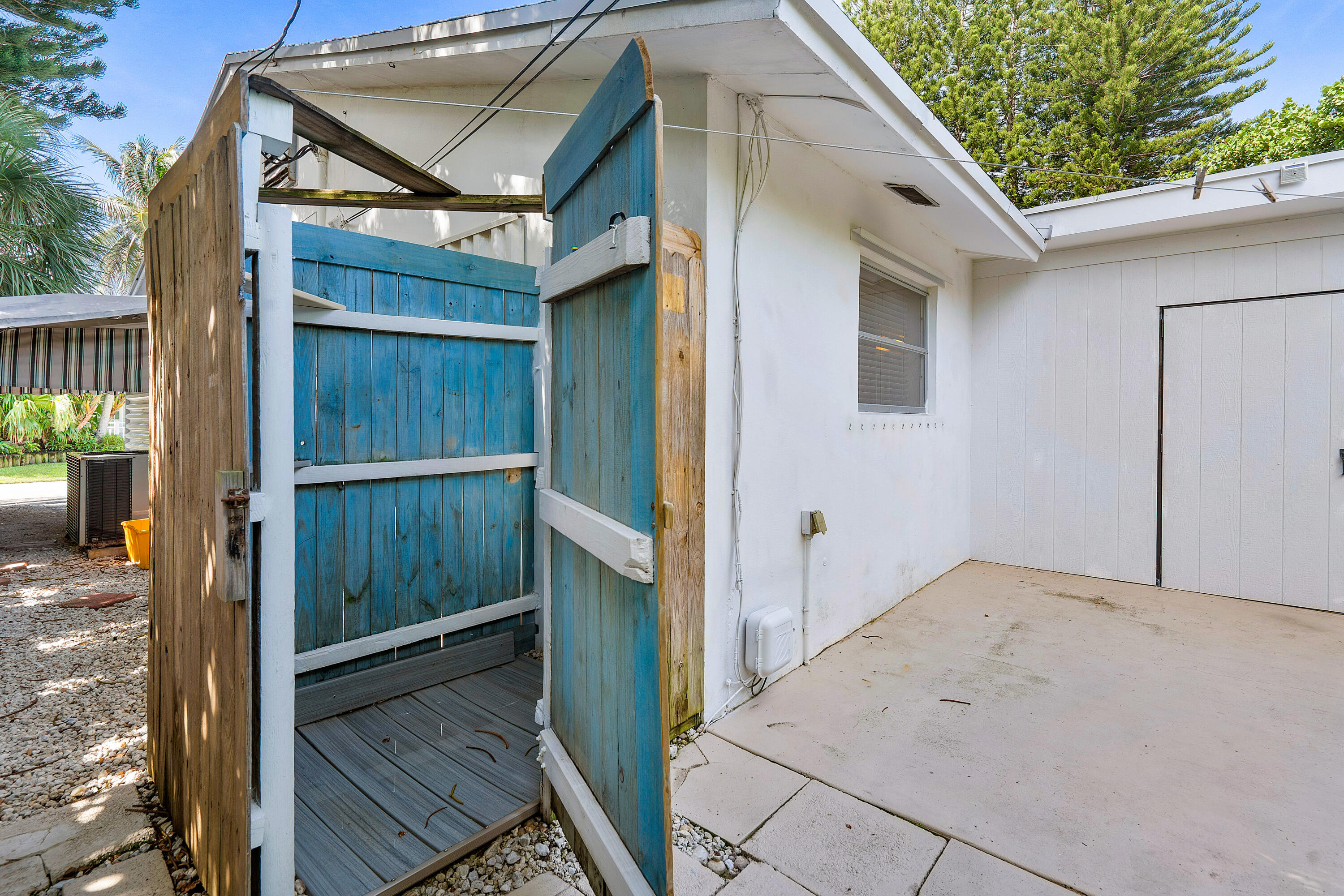PALM BEACH SHORE ACRES - Residential Lease