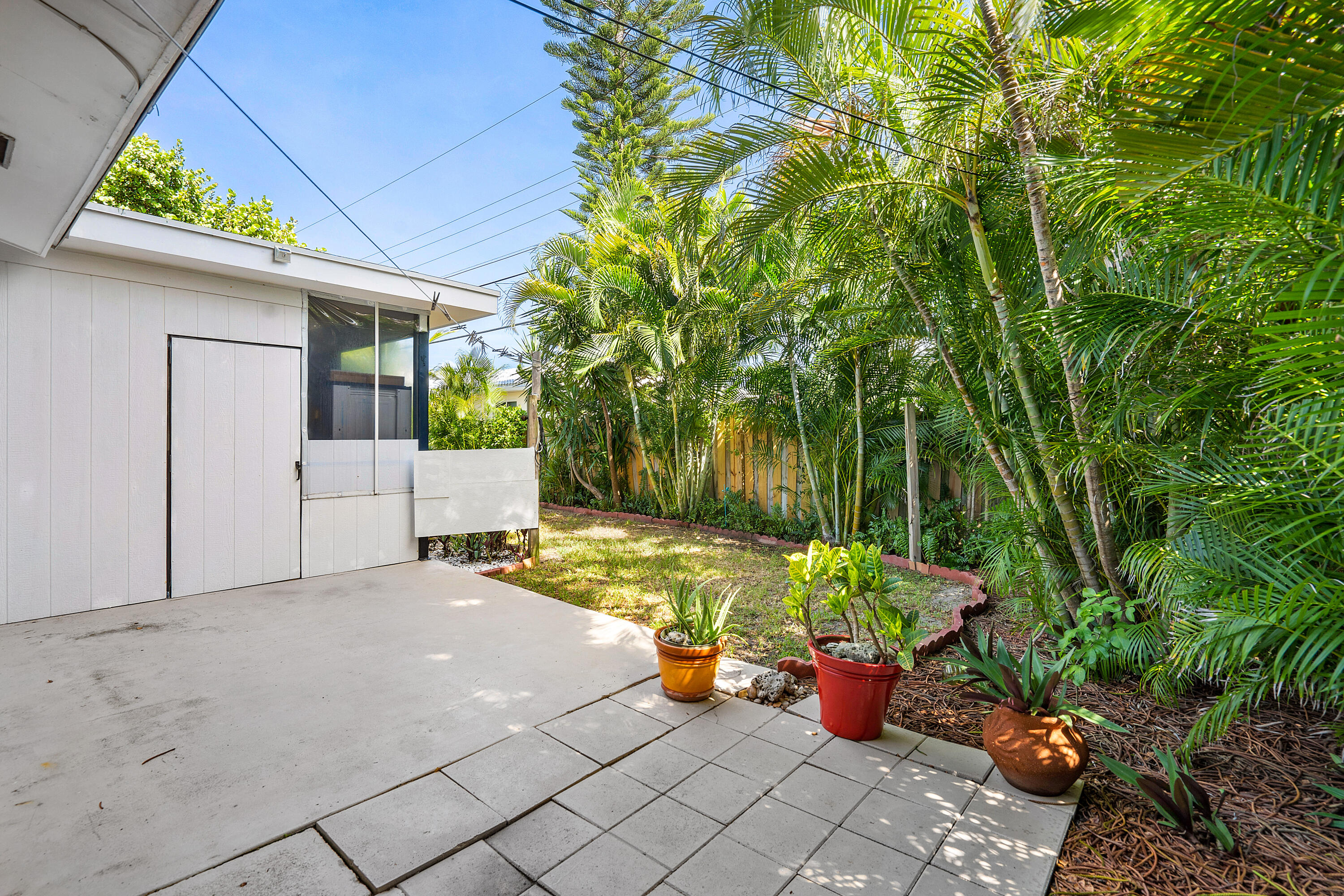 PALM BEACH SHORE ACRES - Residential Lease