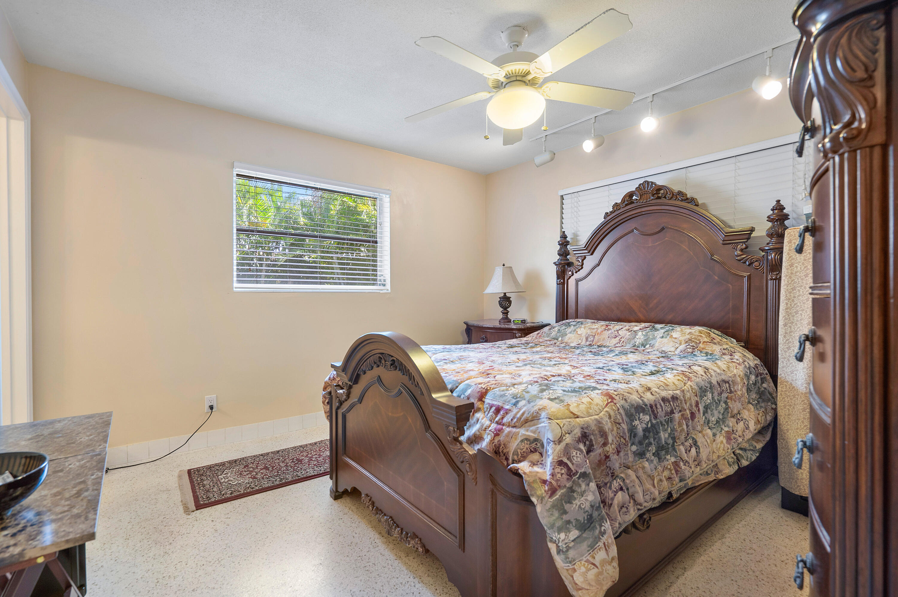 PALM BEACH SHORE ACRES - Residential Lease