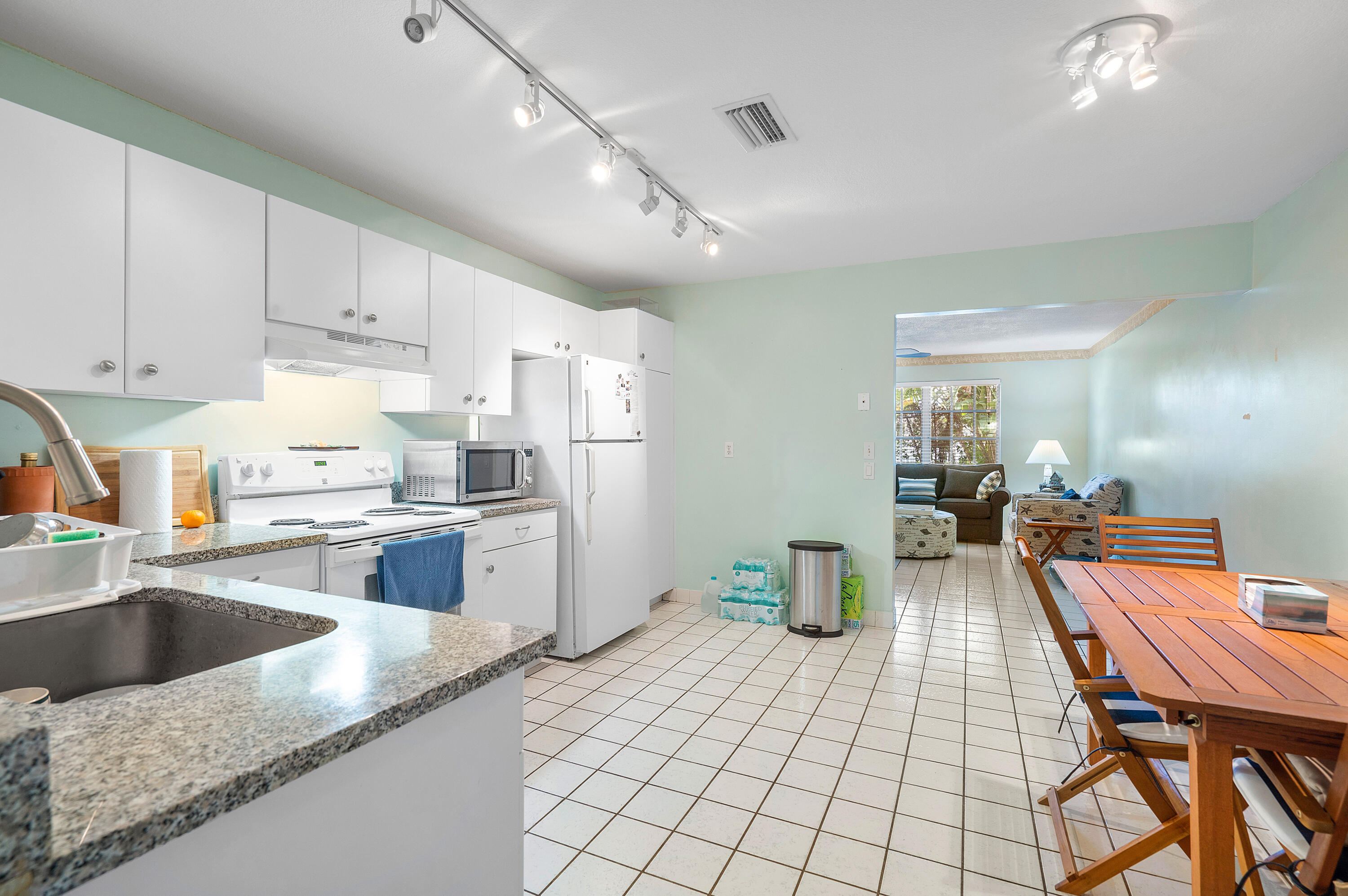 PALM BEACH SHORE ACRES - Residential Lease