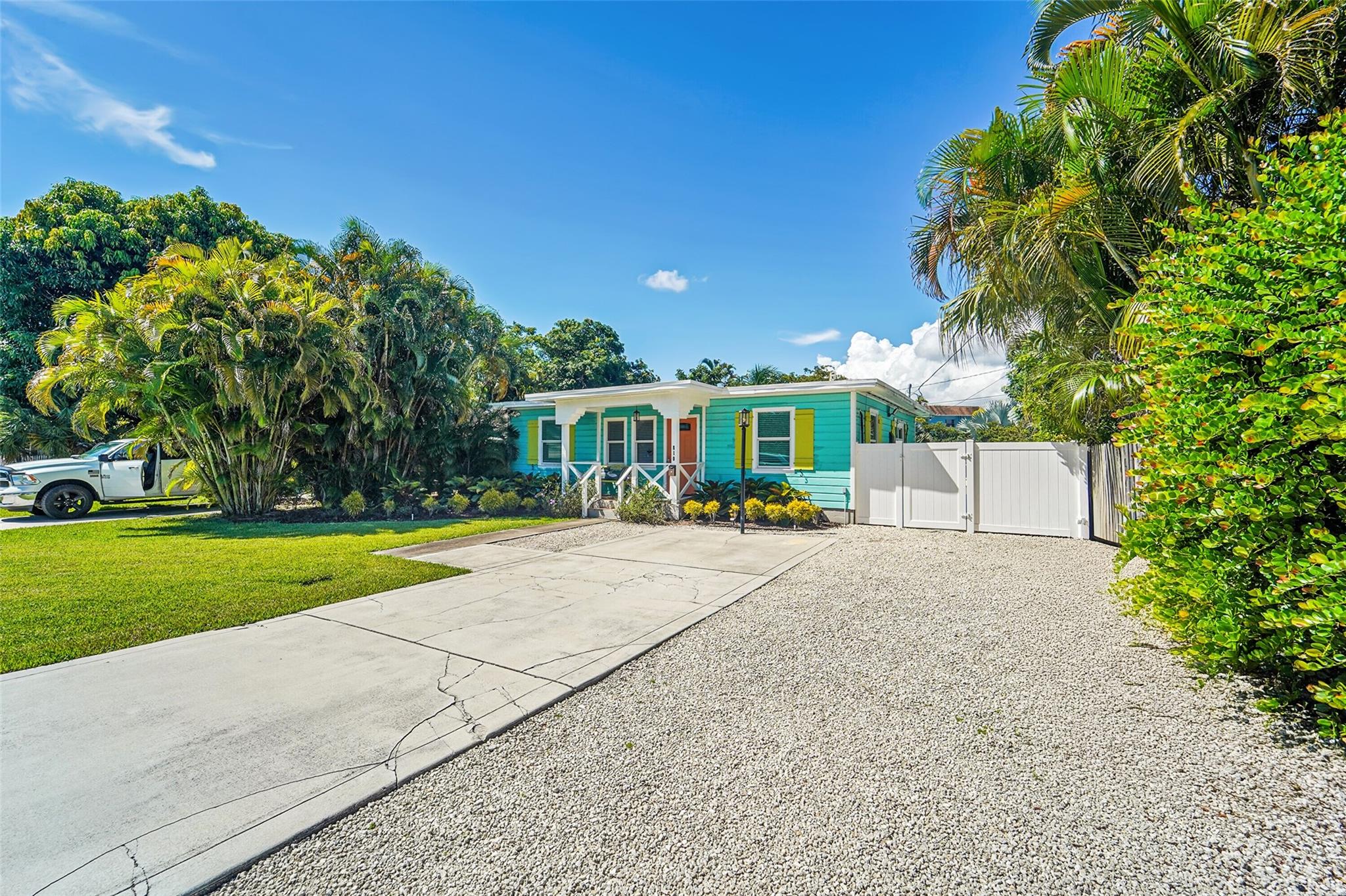 810 NE 14th Court