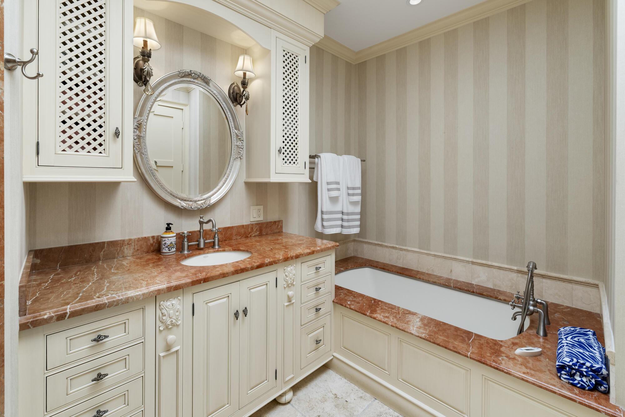 ADMIRALS COVE - Residential