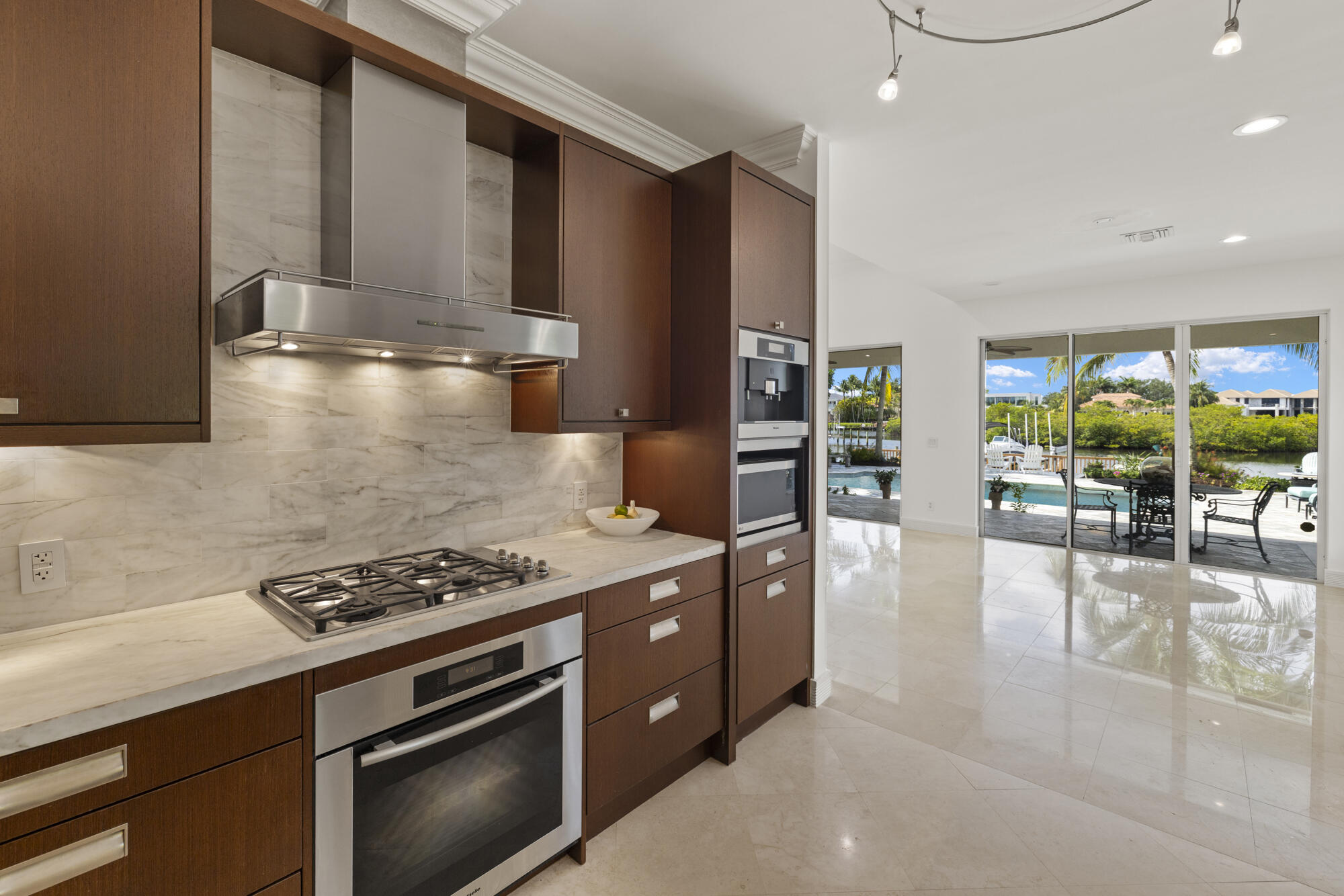 ADMIRALS COVE - Residential