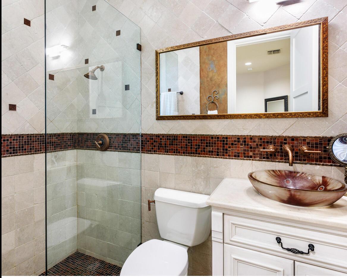 ADMIRALS COVE - Residential