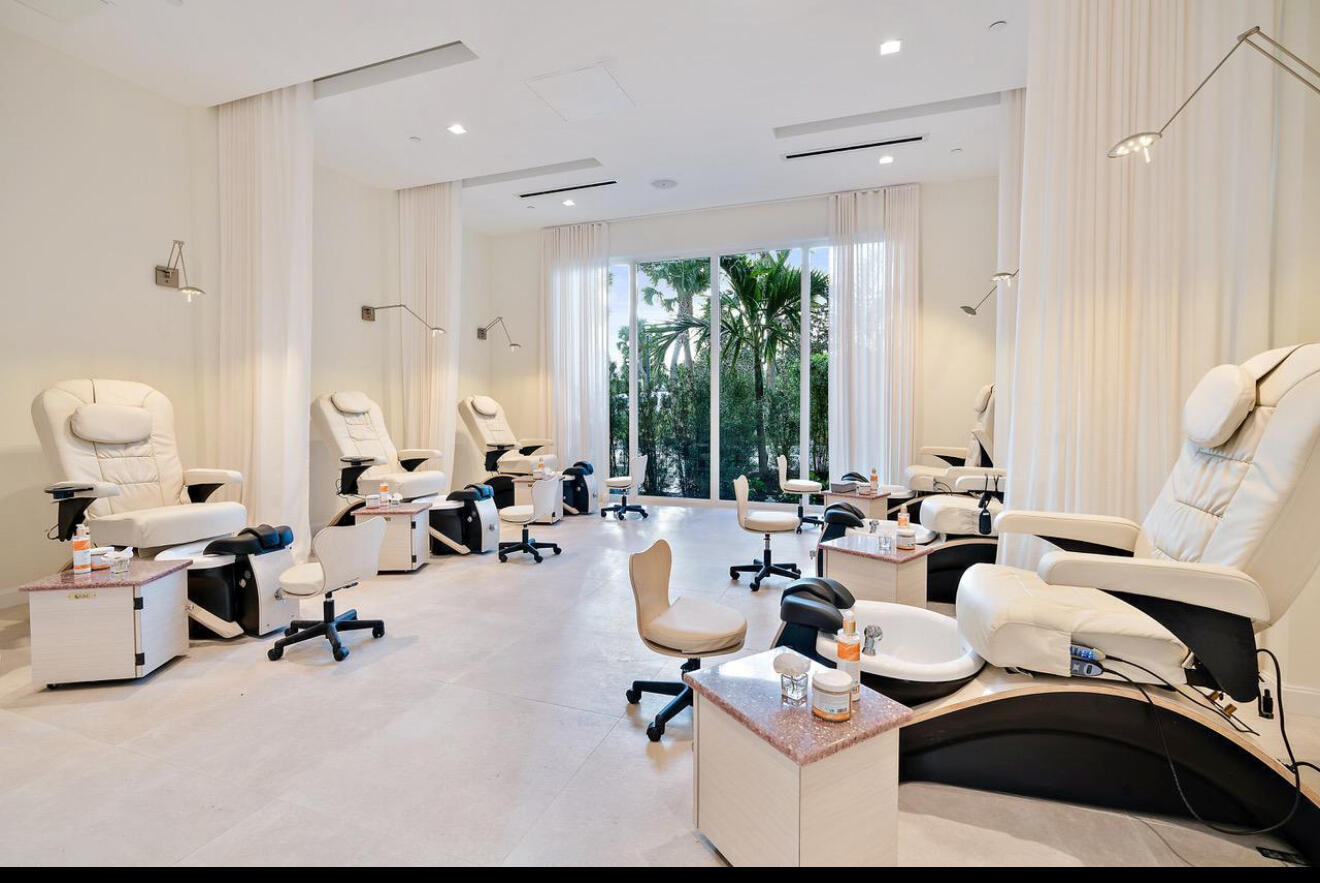 ADMIRALS COVE - Residential