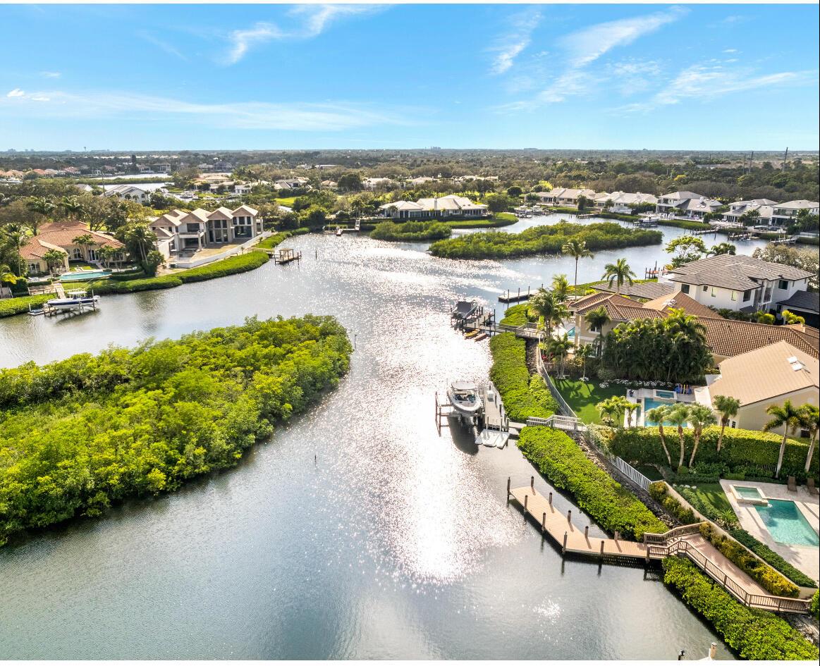 ADMIRALS COVE - Residential