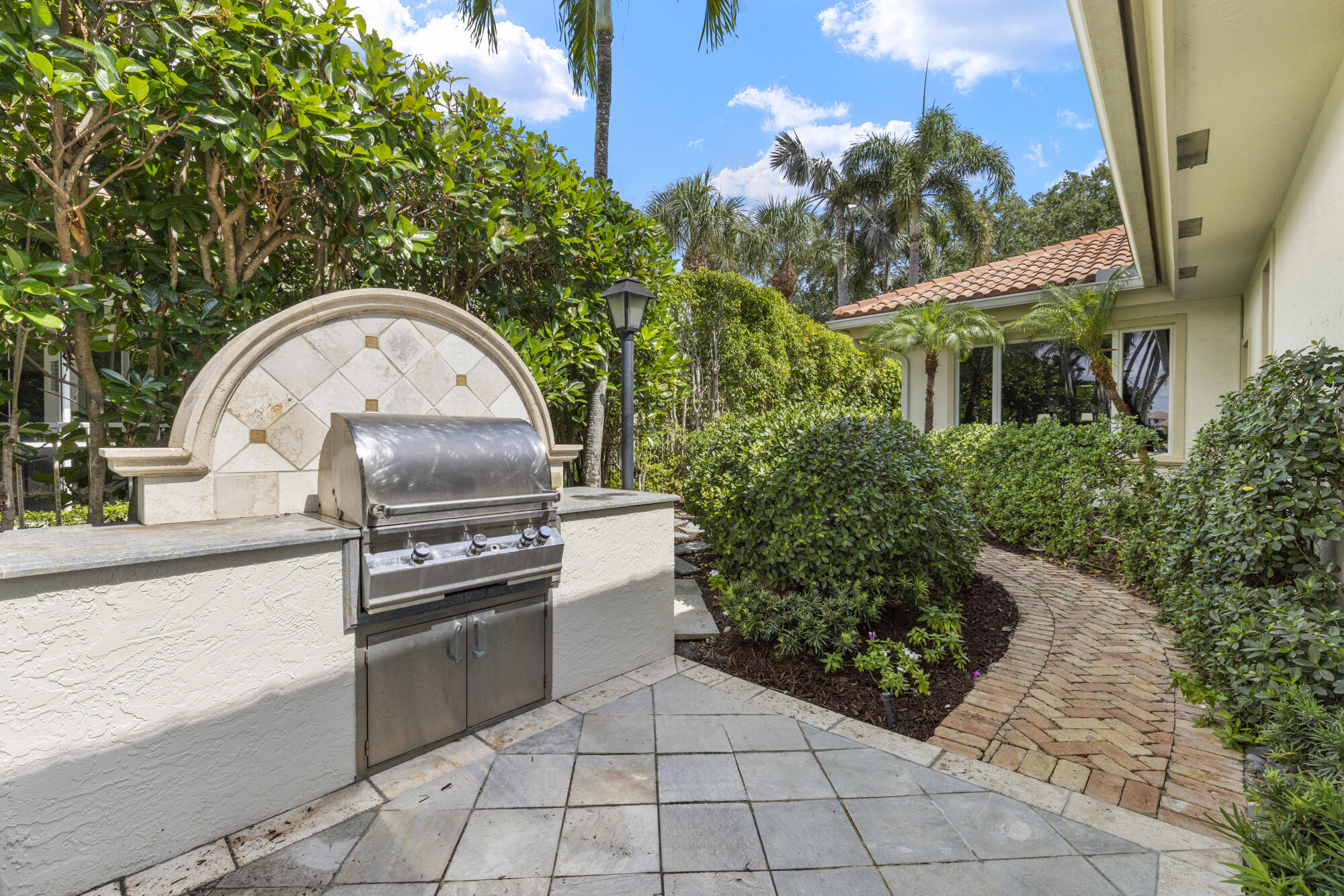 ADMIRALS COVE - Residential