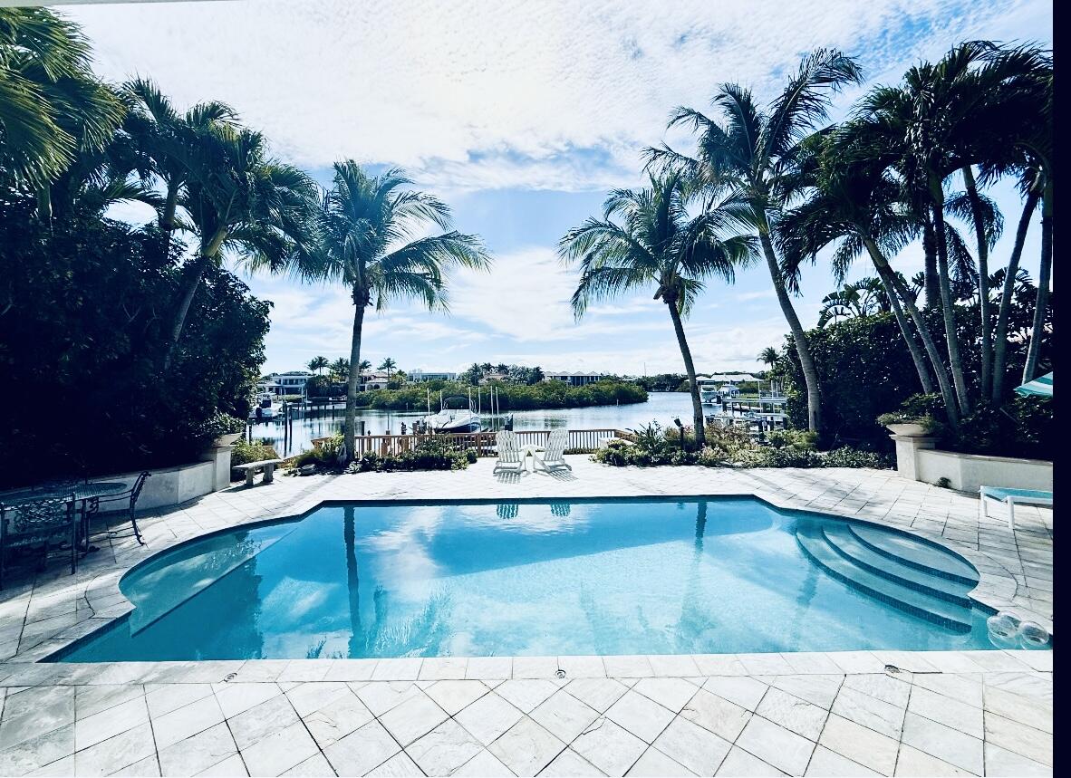 ADMIRALS COVE - Residential