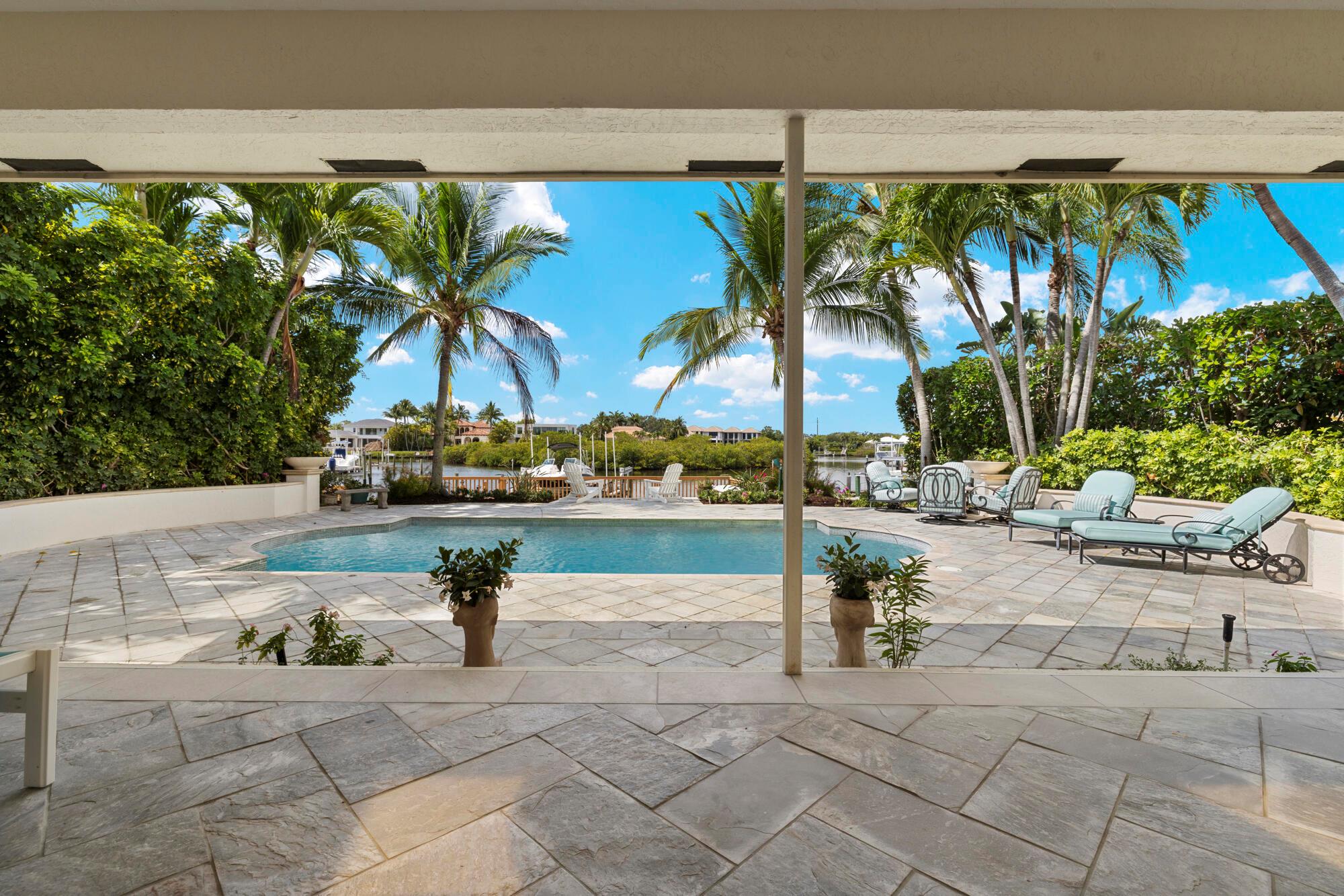 ADMIRALS COVE - Residential