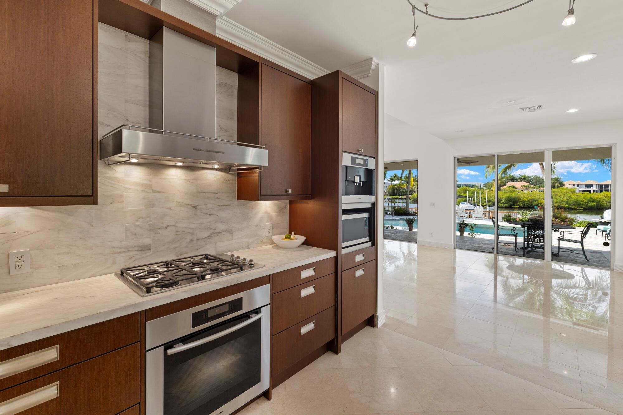 ADMIRALS COVE - Residential