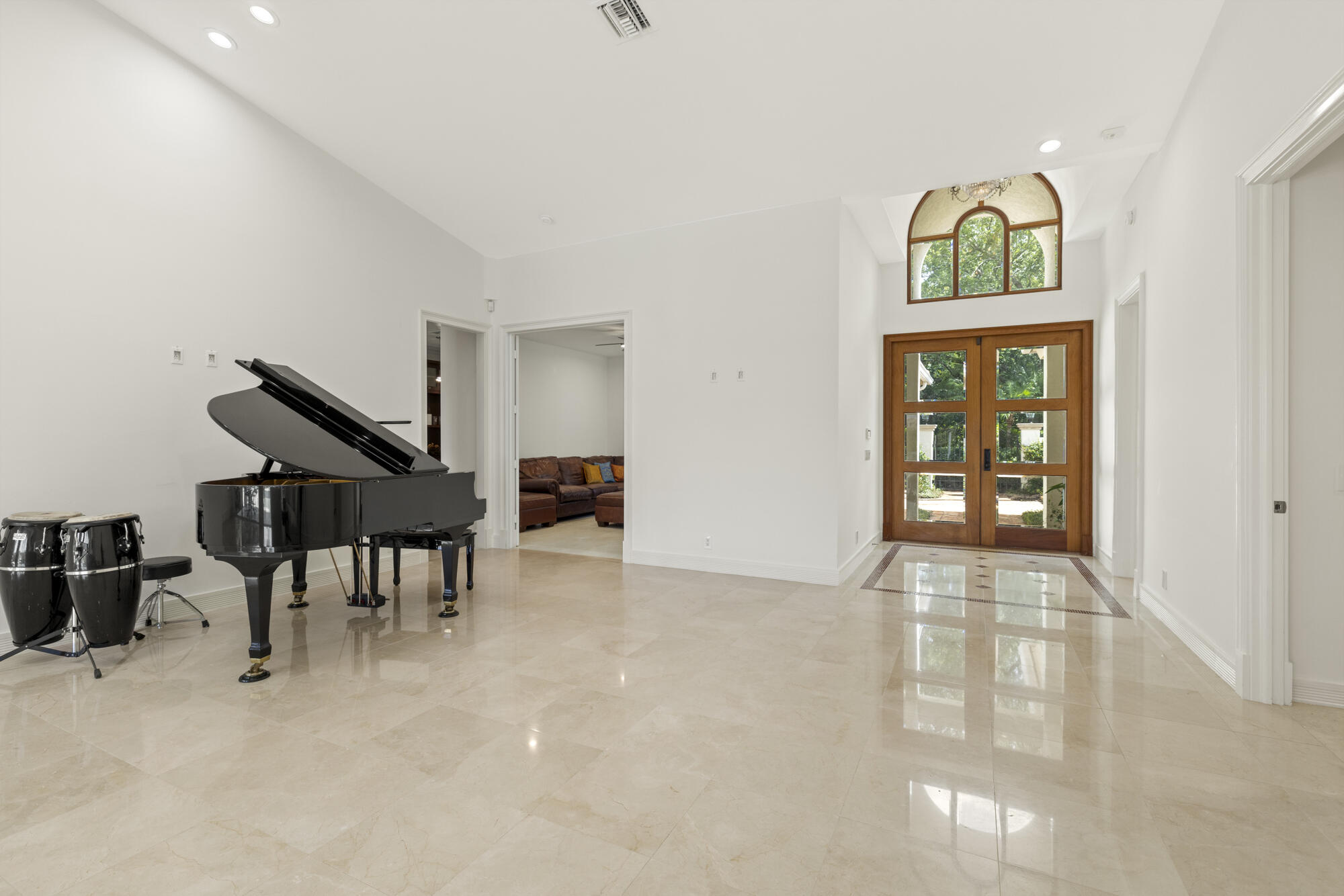 ADMIRALS COVE - Residential