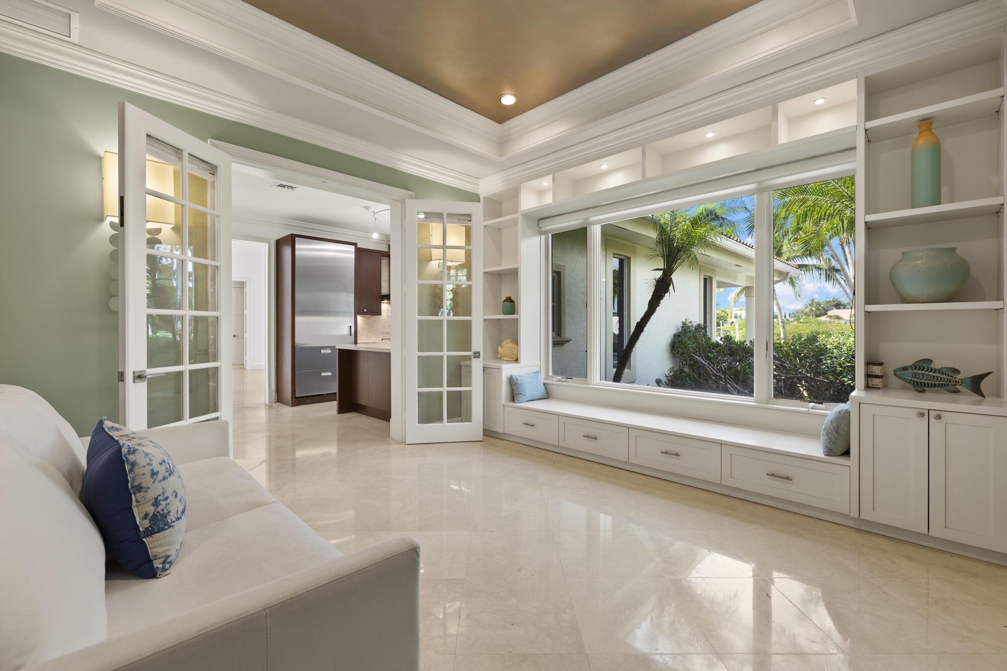 ADMIRALS COVE - Residential