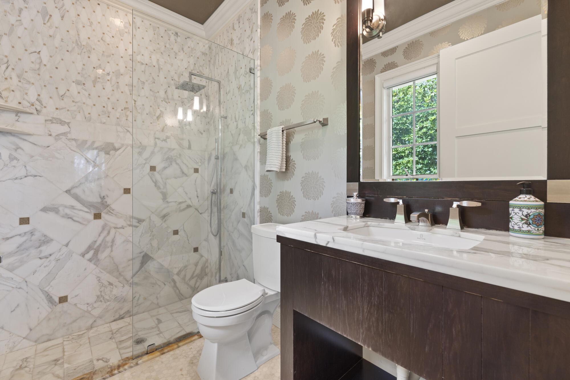 ADMIRALS COVE - Residential