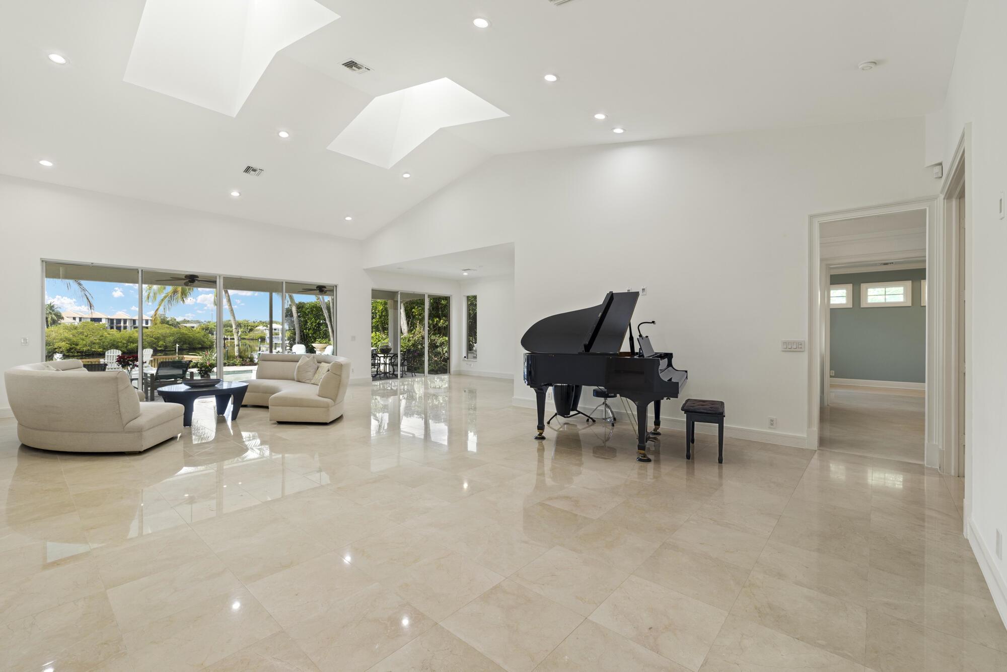 ADMIRALS COVE - Residential