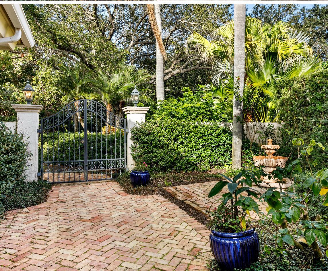 ADMIRALS COVE - Residential