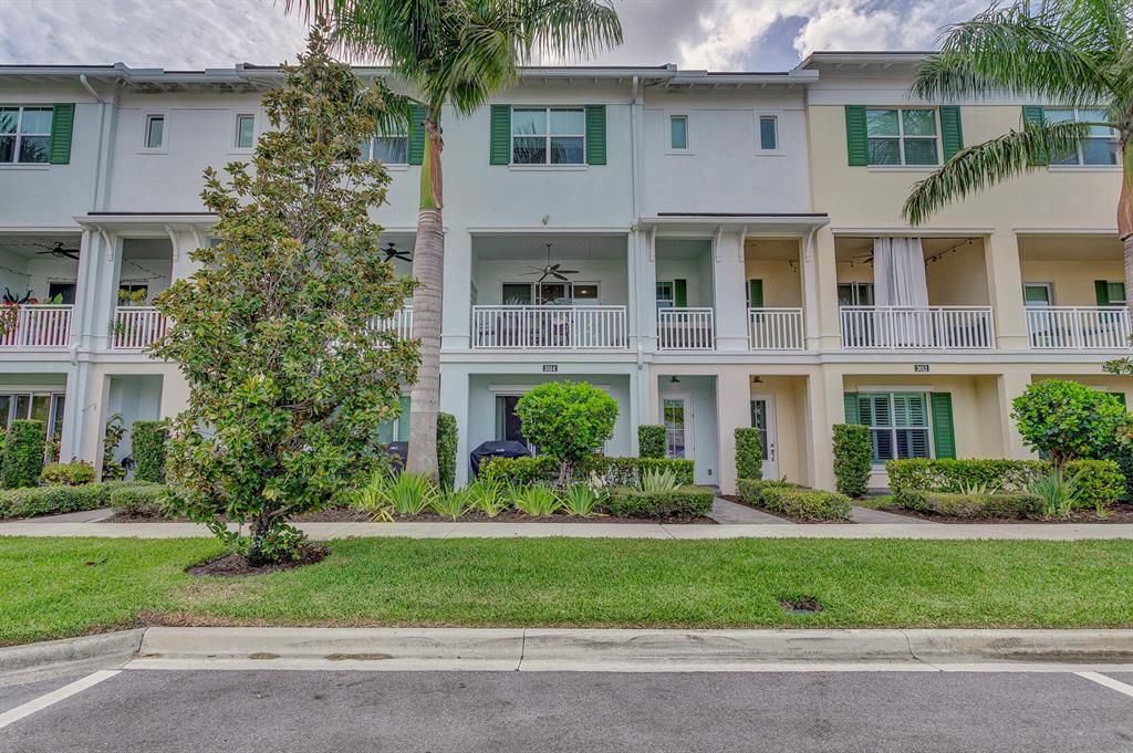 Photo of 3014 Franklin Place, Palm Beach Gardens, FL 33418 (MLS # R10825273)