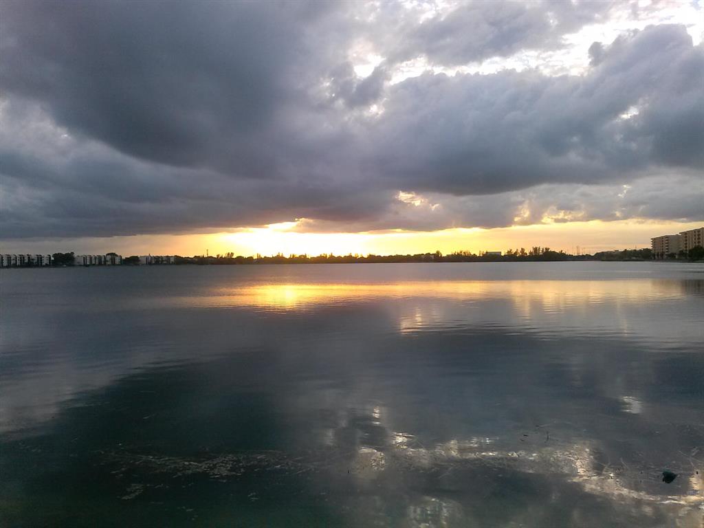 LAKE EMERALD - Residential