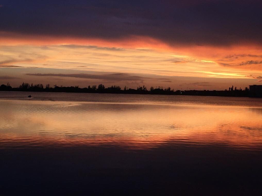 LAKE EMERALD - Residential