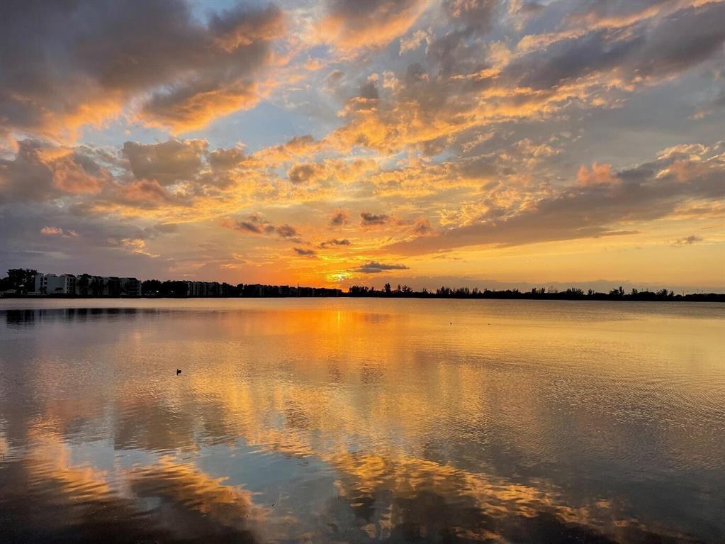 LAKE EMERALD - Residential