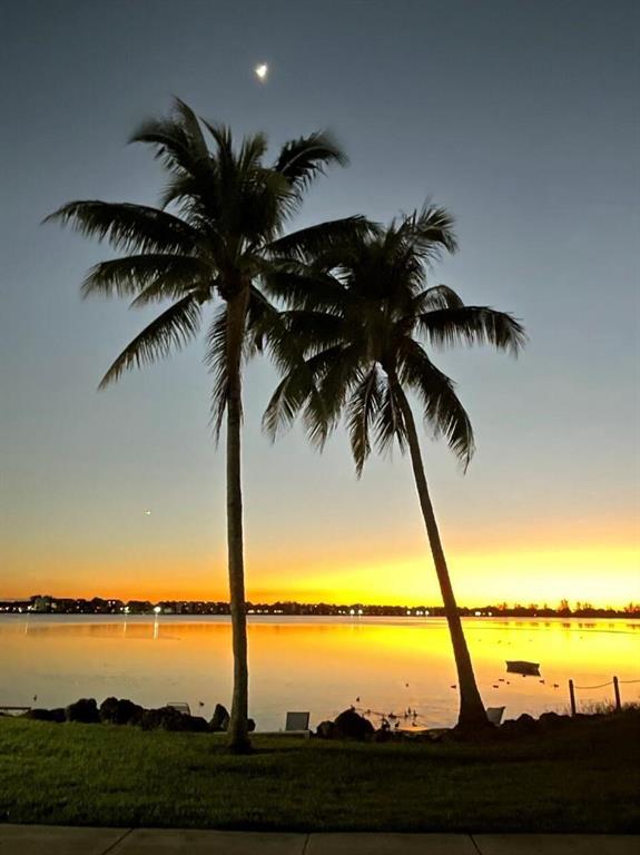 LAKE EMERALD - Residential