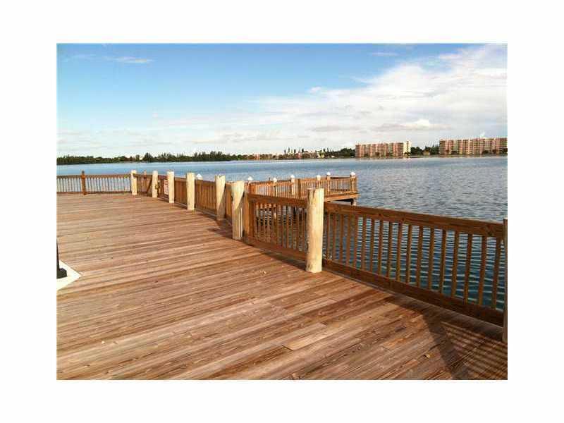 LAKE EMERALD - Residential