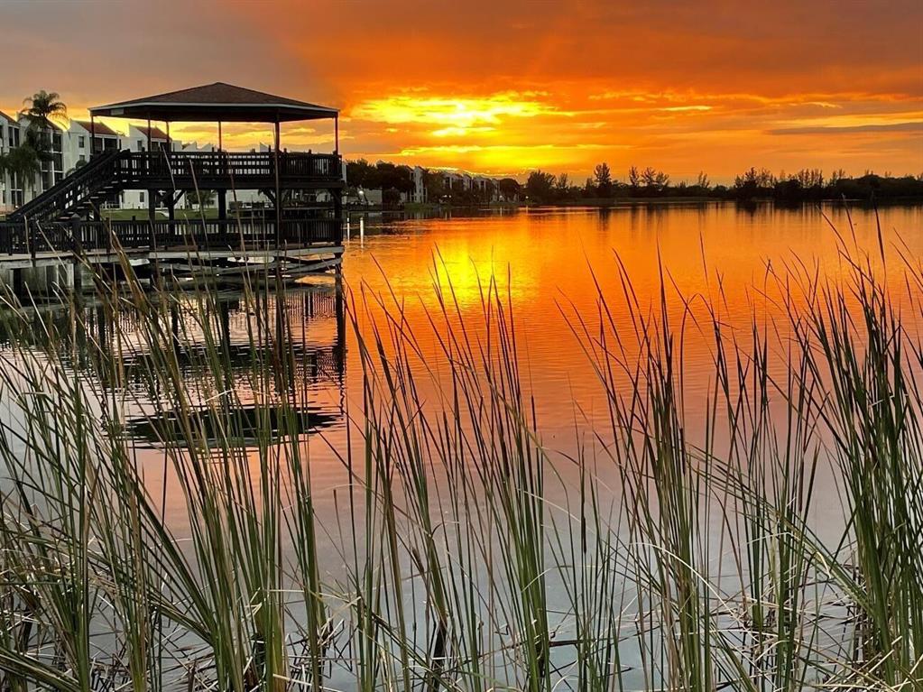 LAKE EMERALD - Residential