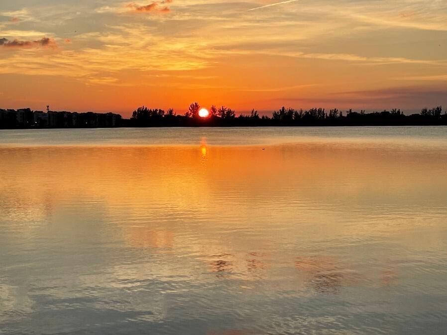 LAKE EMERALD - Residential