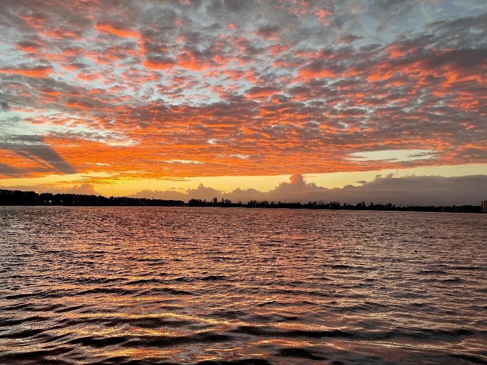 LAKE EMERALD - Residential