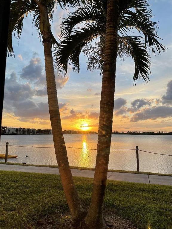 LAKE EMERALD - Residential