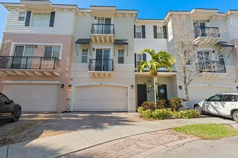 559 NW 35th Place, Boca Raton, FL MLS: R11073431
