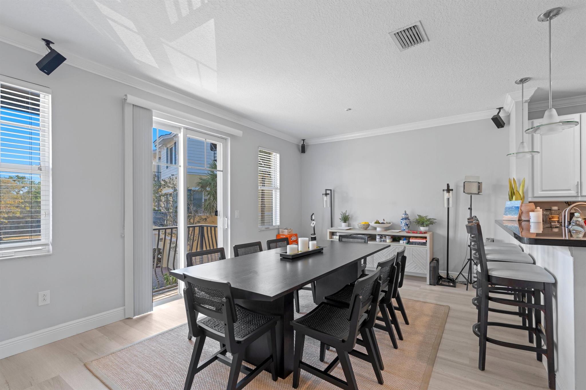 559 NW 35th Place