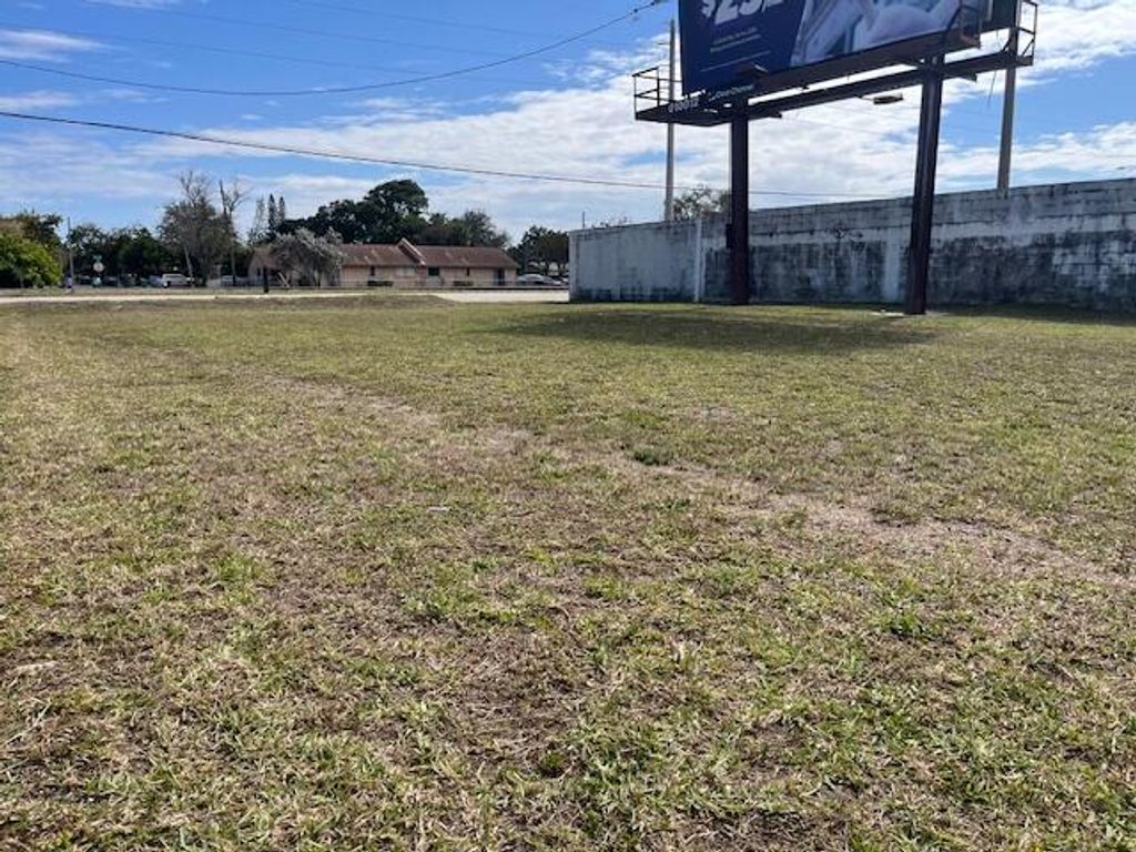 Photo of 617 N Dixie Highway, Dania Beach, FL 33004 (MLS # B26011283)