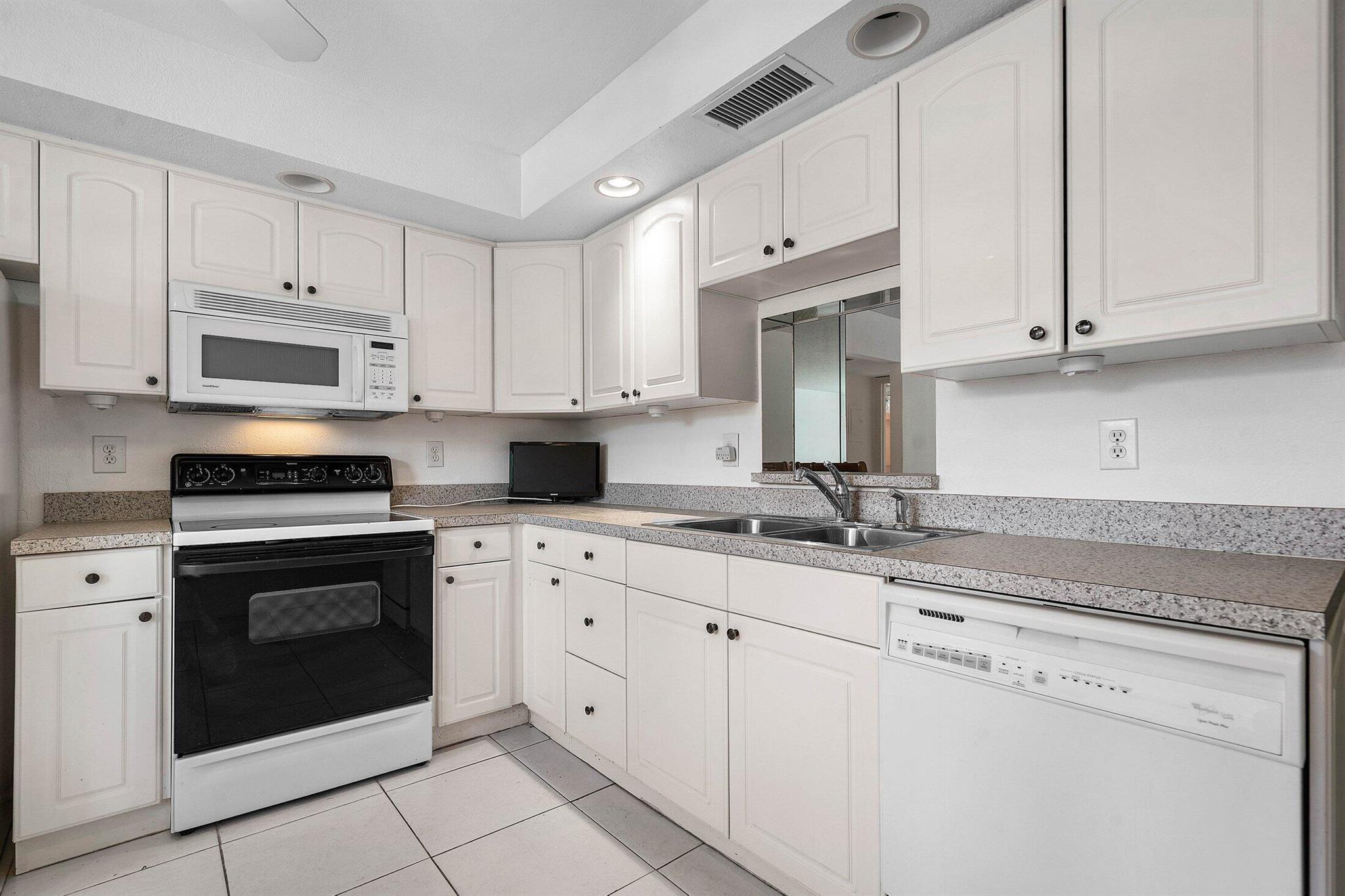3005 Portofino Isle C2
