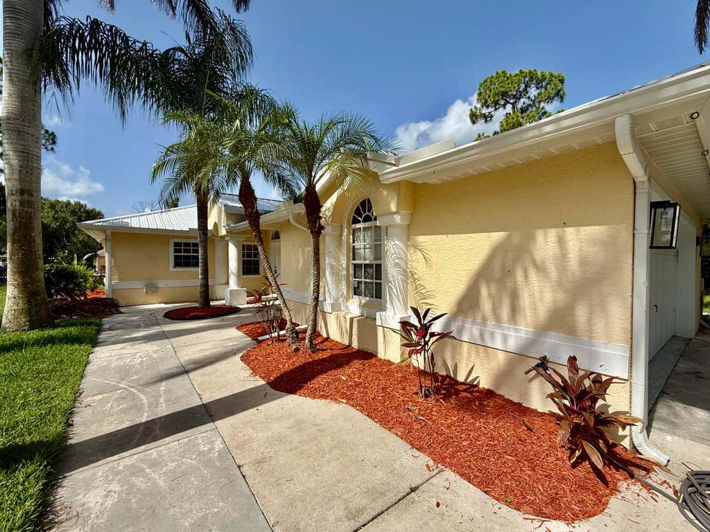 Photo of 5707 Silver Oak Drive, Fort Pierce, FL 34982 (MLS # B26050180)