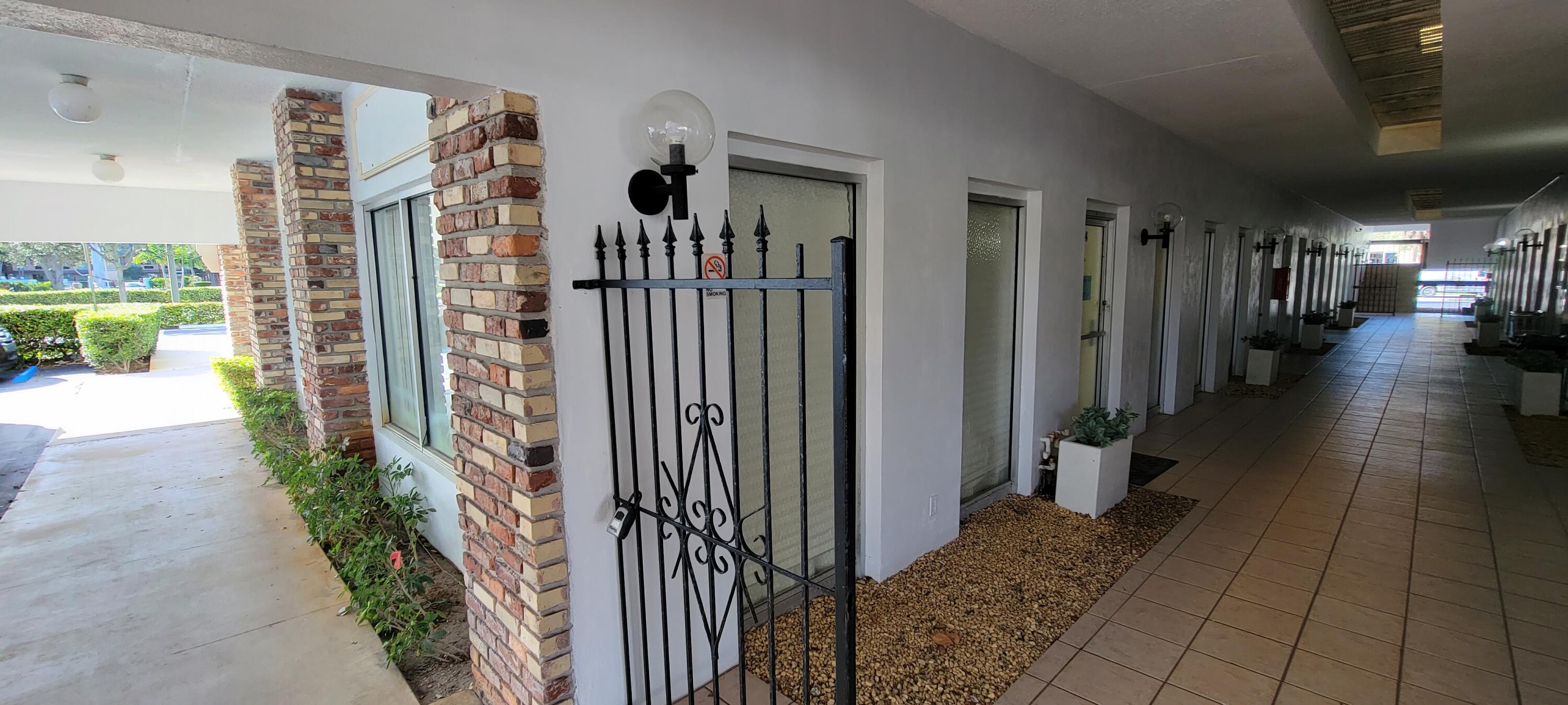 YACHT CLUB - Commercial Sale